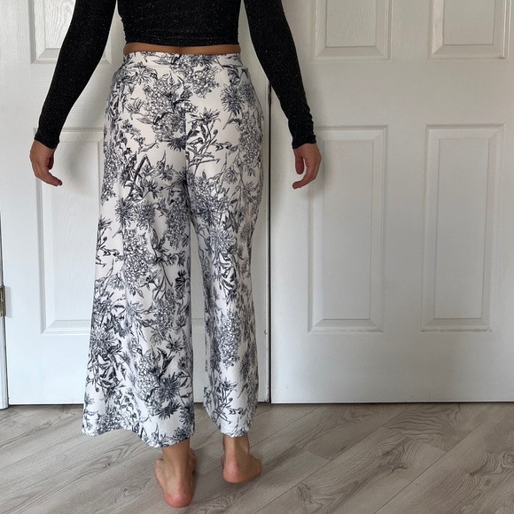Wide Leg Japanese Culottes Pants White with Blue Flowers With Pockets Sz. M - Picture 1 of 6